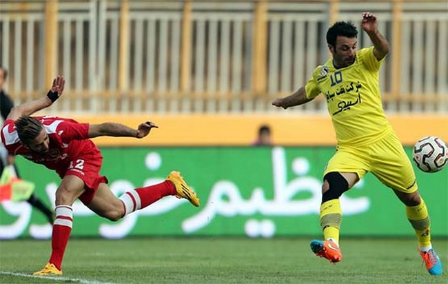 زور غلامرضا يا اشتباه داوري؟ (عکس)