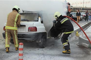 4 دانشجو در یک سانحه رانندگی در آتش سوختند 4 دانشجو در یک سانحه رانندگی در آتش سوختند