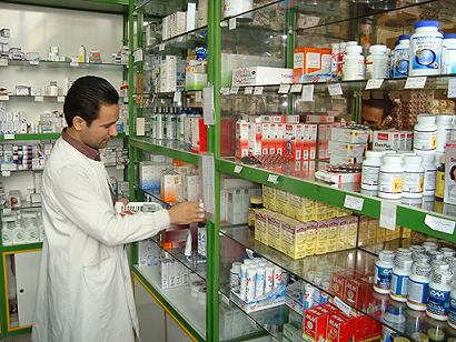 لزوم تجدید نظر فوری در لیست دارویی کشور/ لیست دارویی قدیمی عامل ارائه نسخه های متفاوت/ داروهای وارداتی قاچاق است یا خیر؟
