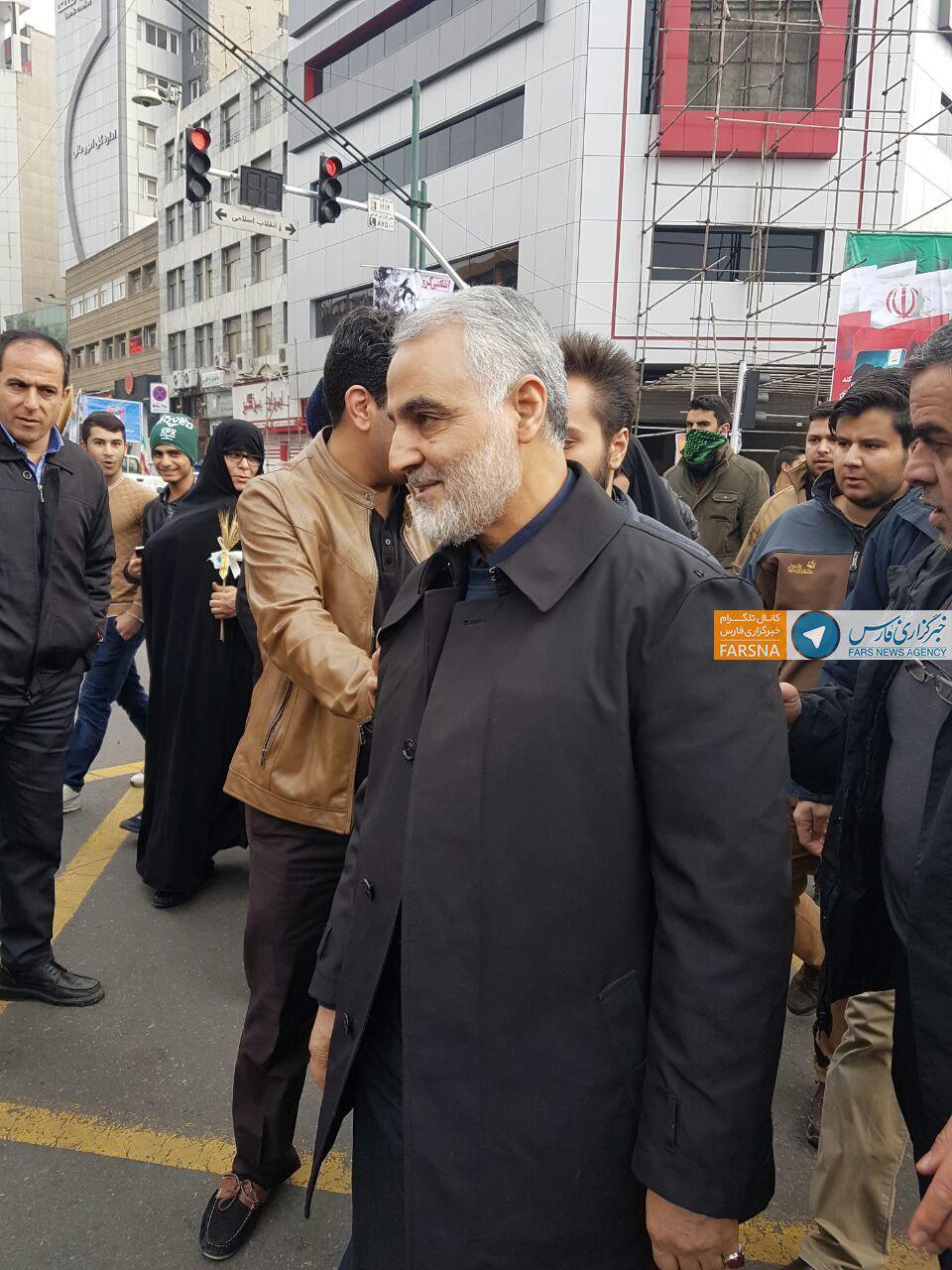حضور حاج قاسم سلیمانی در راهپیمایی 22 بهمن
