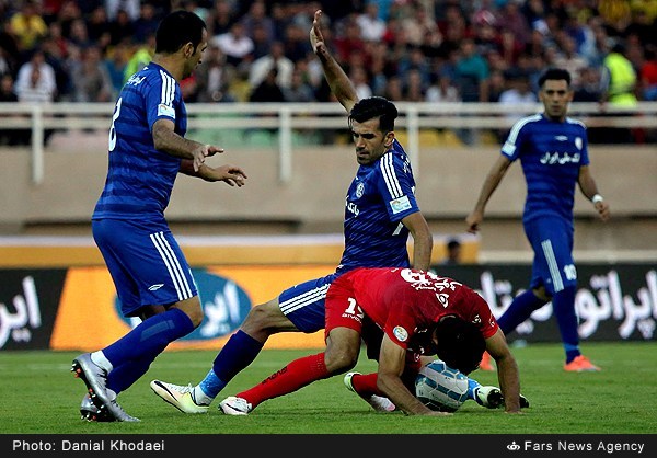 استقلال خ 1 - 1 پرسپولیس / قرمزها صدرنشین ماندند(+جدول/عکس)