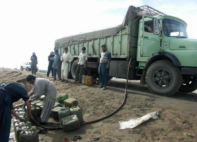 جلوگیری از قاچاق فرآوردههای نفتی نیاز به اقدامات عملیاتی دارد جلوگیری از قاچاق فرآوردههای نفتی نیاز به اقدامات عملیاتی دارد