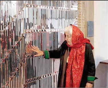 نقاشی زن 95 ساله یک میلیارد و 300 فروخته شد (+عکس) نقاشی زن 95 ساله یک میلیارد و 300 فروخته شد (+عکس)