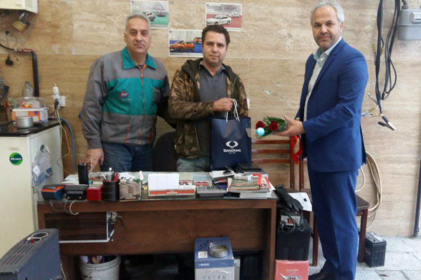 تبریک رامک خودرو  به مشتریان مسیحی سانگ یانگ (+عکس) تبریک رامک خودرو  به مشتریان مسیحی سانگ یانگ (+عکس)