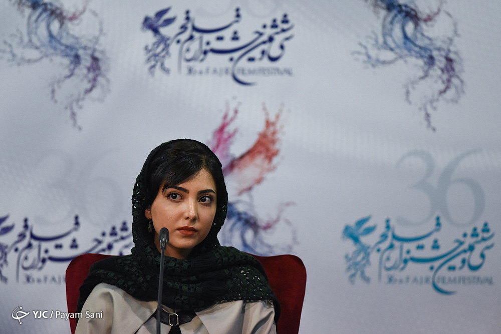 فیلمها و حاشیههای روز چهارم جشنواره فجر در سینمای رسانه (+عکس) فیلمها و حاشیههای روز چهارم جشنواره فجر در سینمای رسانه (+عکس)