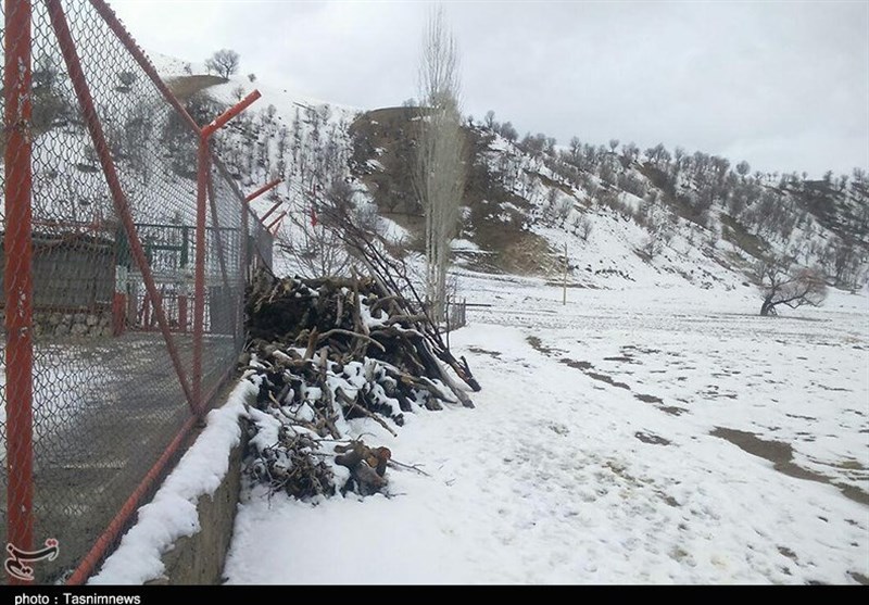 محاصره یک ماهه روستائیان الیگودرز در برف (+عکس) محاصره یک ماهه روستائیان الیگودرز در برف (+عکس)