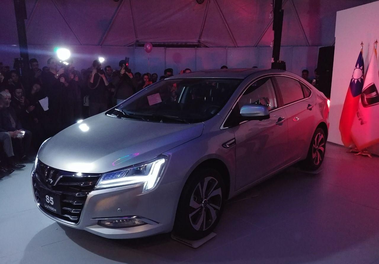 رونمايي از خودروي جديد تايواني در اصفهان (+عكس) رونمايي از خودروي جديد تايواني در اصفهان (+عكس)