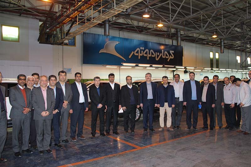 بازدید مدیر عامل بانک رفاه از خودروسازی کرمان