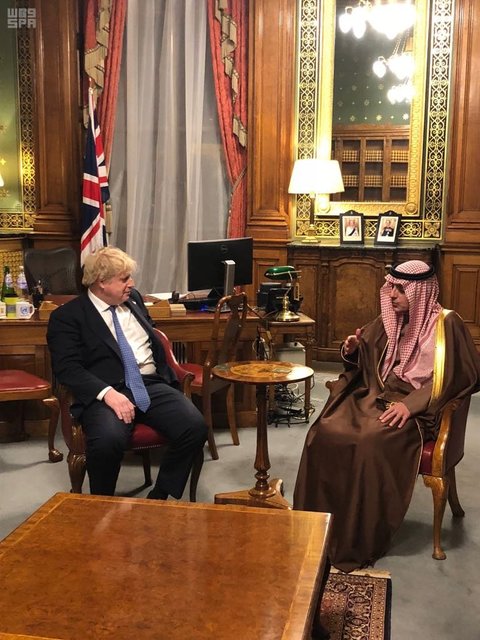 جانسون: عربستان فقط از مرزهایش دفاع می‌کند!/ عادل الجبیر: جنگ در یمن بر ما تحمیل شد!