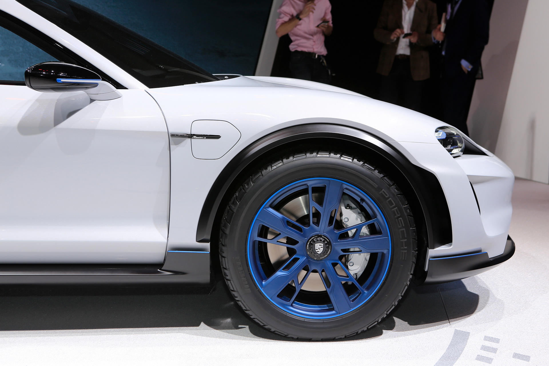 با ئی- میشن کراس پورشه سوپرایز شوید با ئی- میشن کراس پورشه سوپرایز شوید