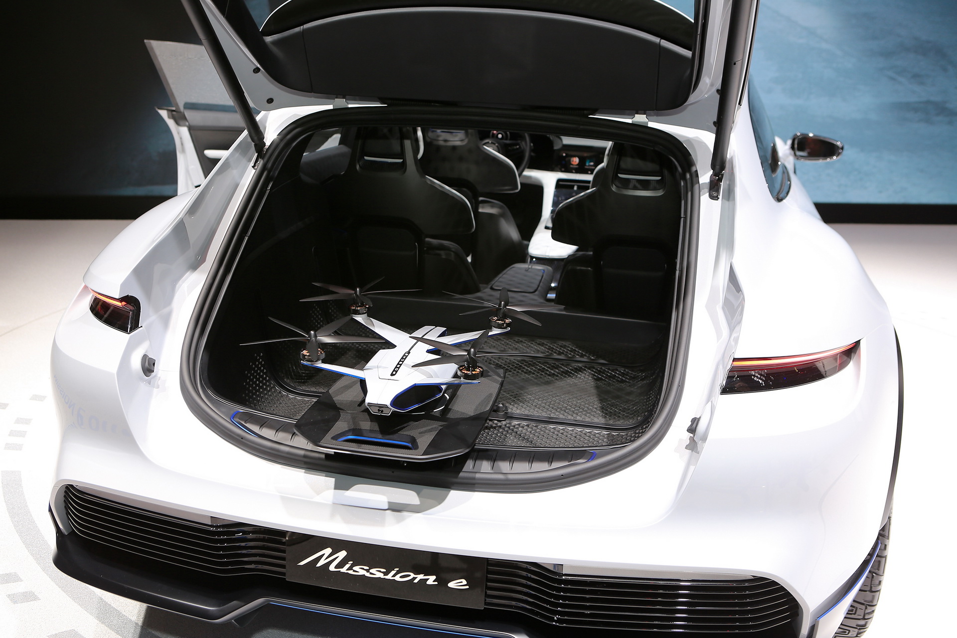 با ئی- میشن کراس پورشه سوپرایز شوید با ئی- میشن کراس پورشه سوپرایز شوید