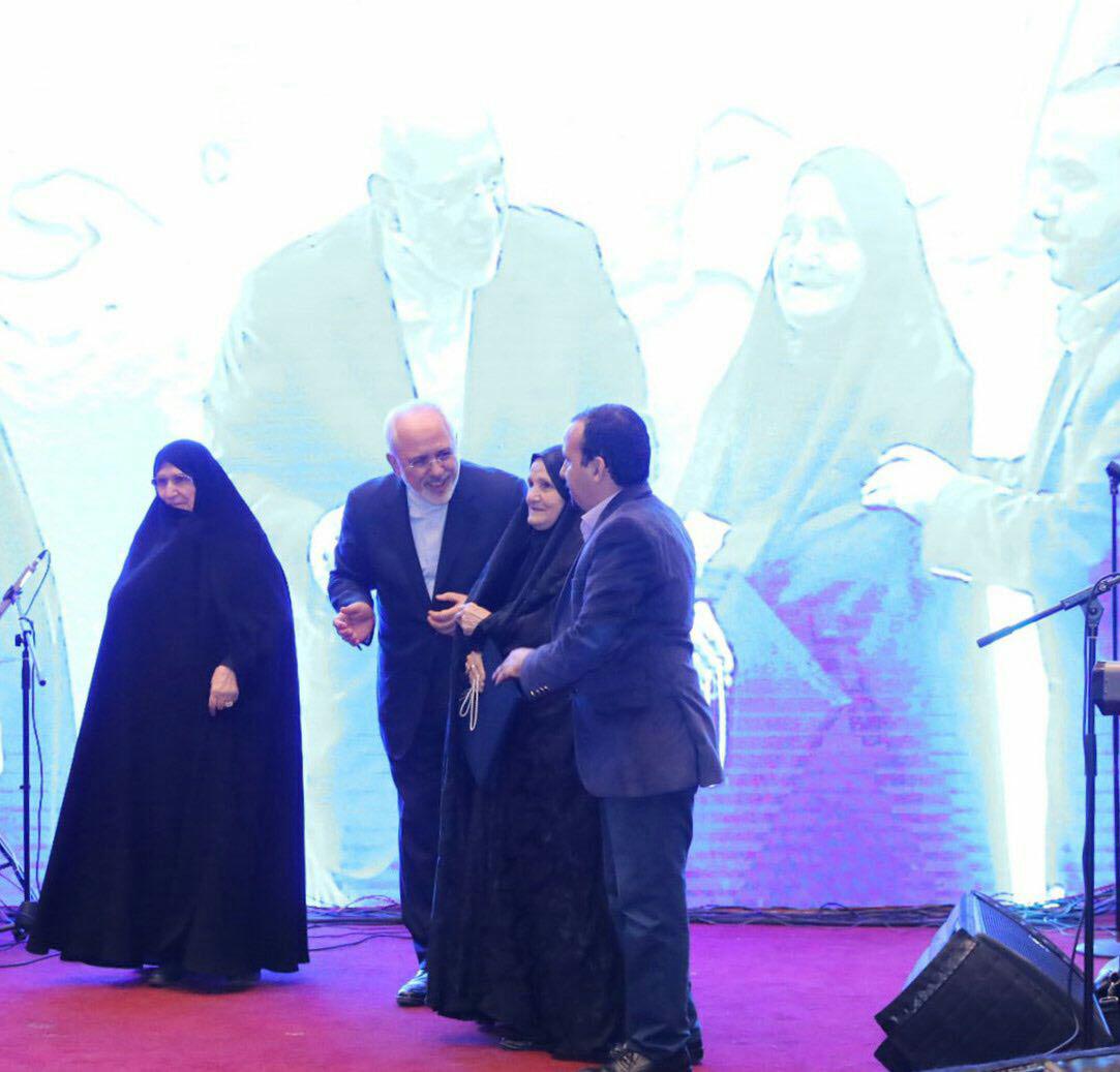 تجلیل از خانواده شهدا و ایثارگران وزارت خارجه تجلیل از خانواده شهدا و ایثارگران وزارت خارجه