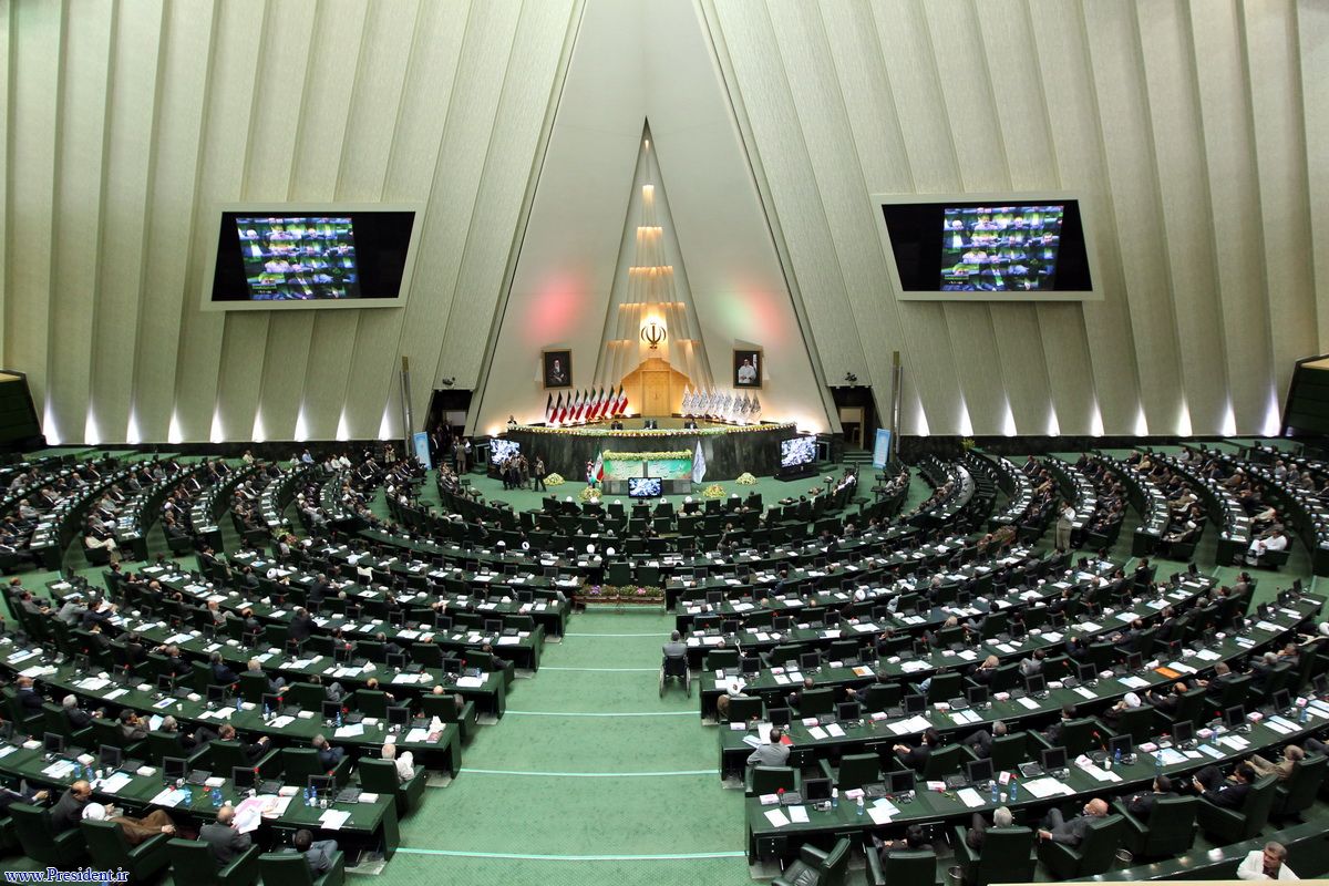 نمایندگان مجلس چقدر حقوق می گیرند؟