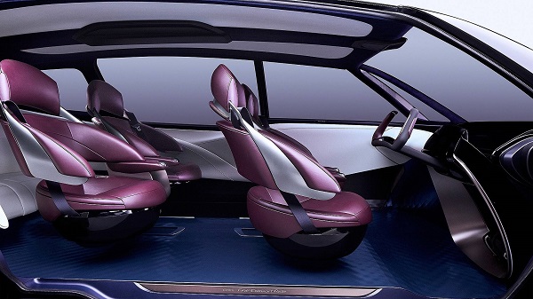 فاینکامفورت تویوتا مدلی برای نمایش اطلاعات روی شیشههای جانبی فاینکامفورت تویوتا مدلی برای نمایش اطلاعات روی شیشههای جانبی