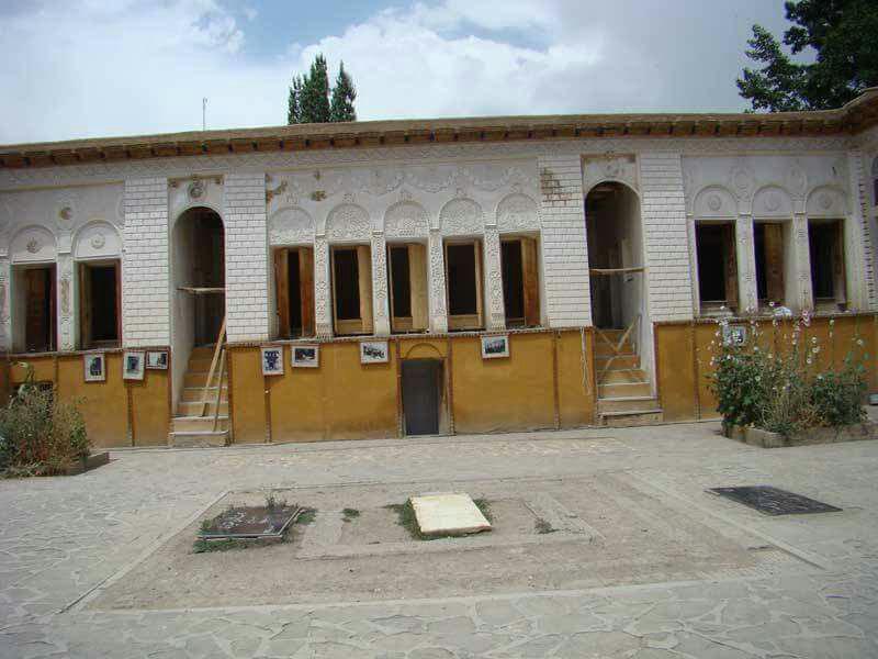 21 آبان زادروز نیما / سردمدار ادبیات مدرن و نه تنها پدر شعر نو 21 آبان زادروز نیما / سردمدار ادبیات مدرن و نه تنها پدر شعر نو