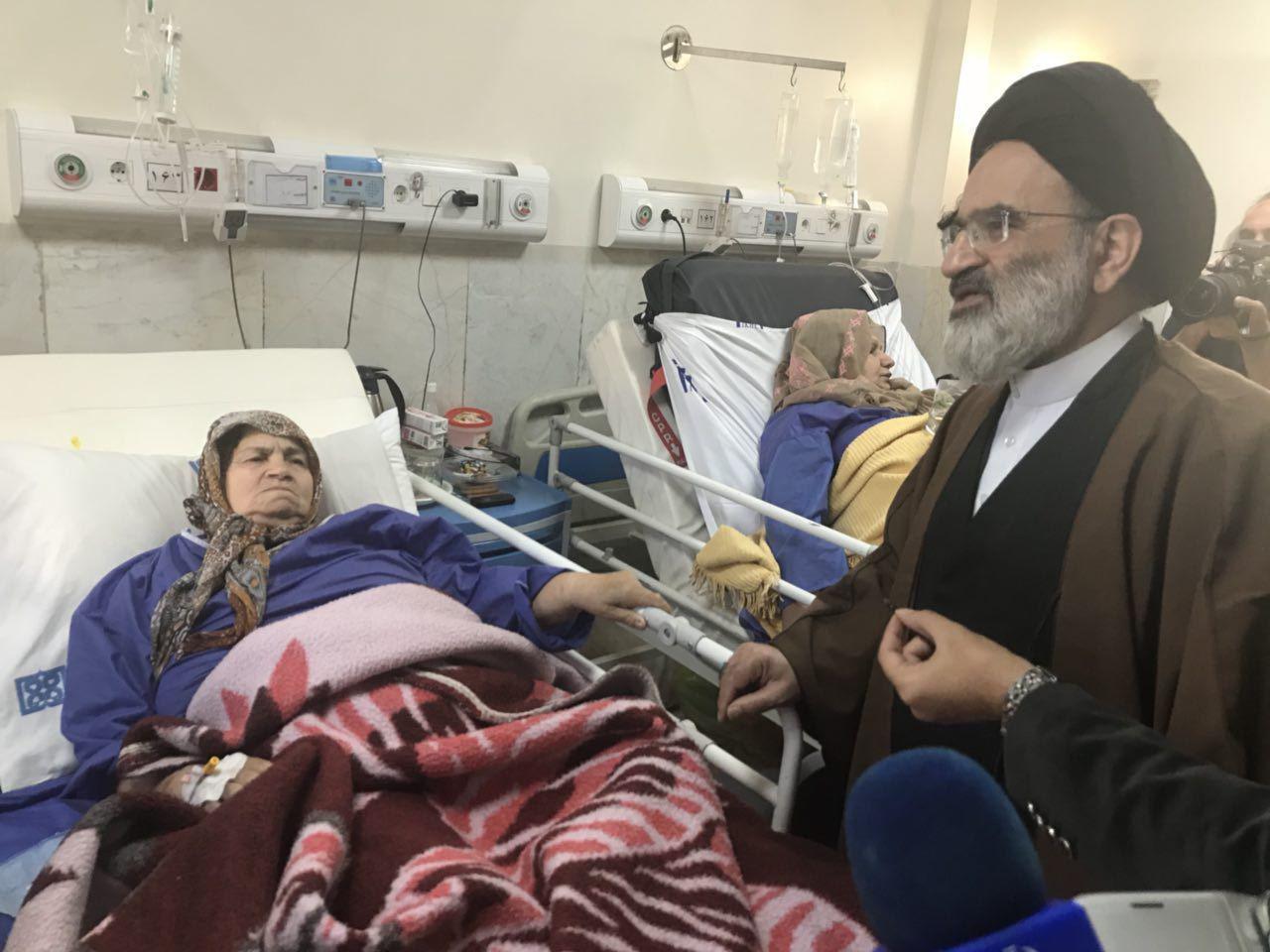 عیادت نماینده رهبر انقلاب از مصدومین زلزله (عکس)