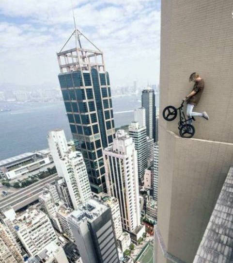 بازی با مرگ (عکس)