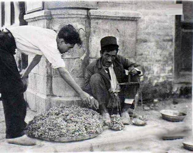 دست فروشی در دهه ۳۰ (عکس)