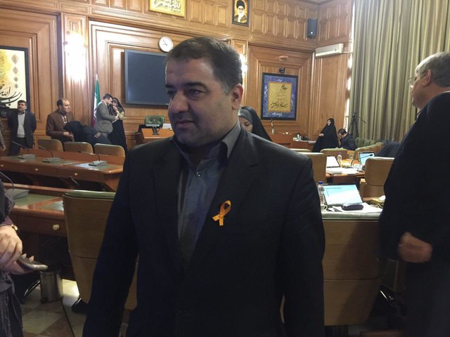 نصب نماد «ممنوعیت خشونت علیه زنان» بر سینه اعضای شورای شهر (+عکس) نصب نماد «ممنوعیت خشونت علیه زنان» بر سینه اعضای شورای شهر (+عکس)