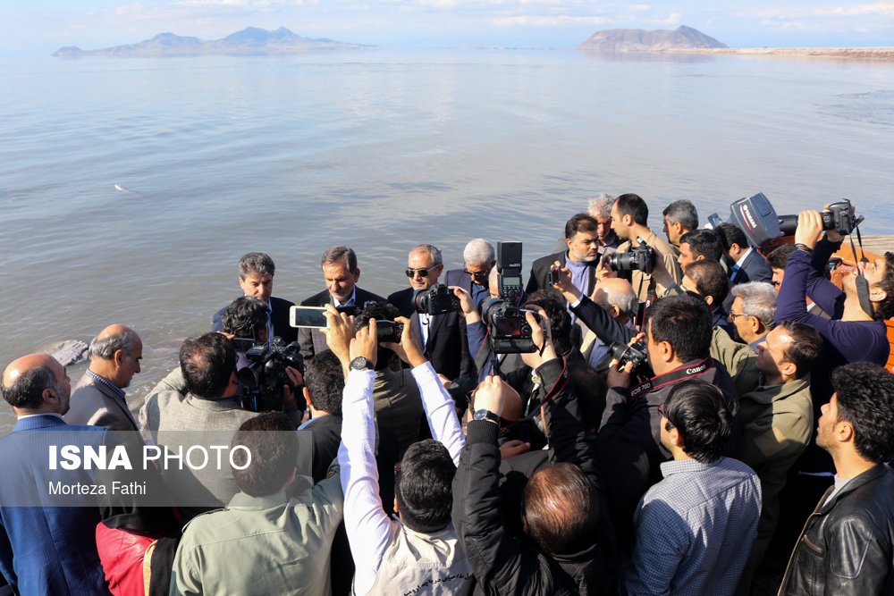 بازدید جهانگیری از دریاچه ارومیه (عکس) بازدید جهانگیری از دریاچه ارومیه (عکس)