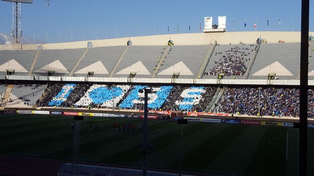 طرح موزاییکی جدید استقلالی&zwnj;ها در ورزشگاه آزادی (+عکس)