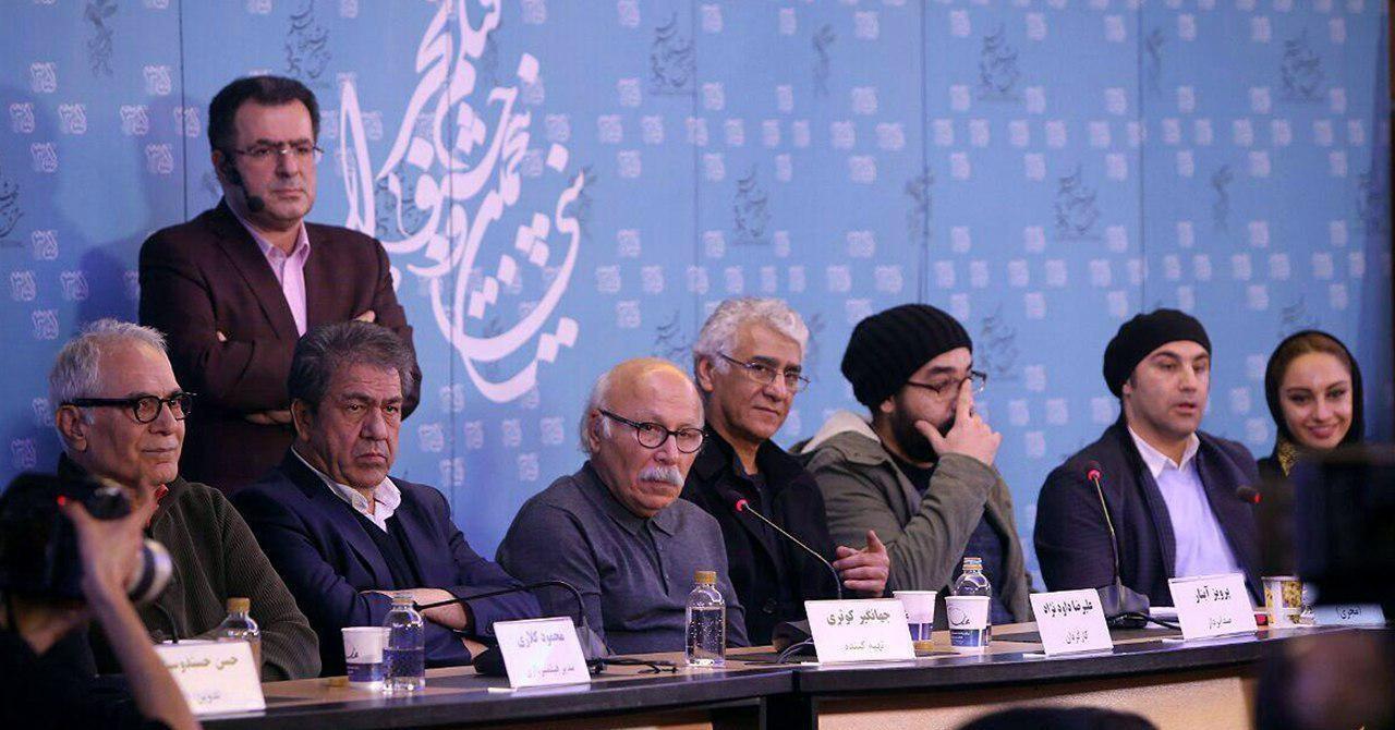 یادداشت علیرضا داوود نژاد درباره چگونگی زمین زدن فیلم فراری: با یقه‌های بسته و محاسن مرتب آمده بودند تا به ما درس تدین و اخلاق بدهند