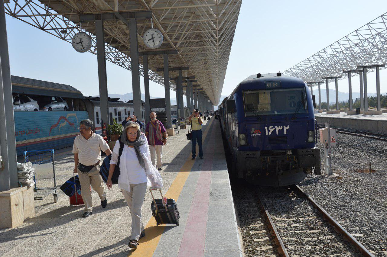 ورود بیست و چهارمین قطار گردشگری بینالمللی به ایران ورود بیست و چهارمین قطار گردشگری بینالمللی به ایران