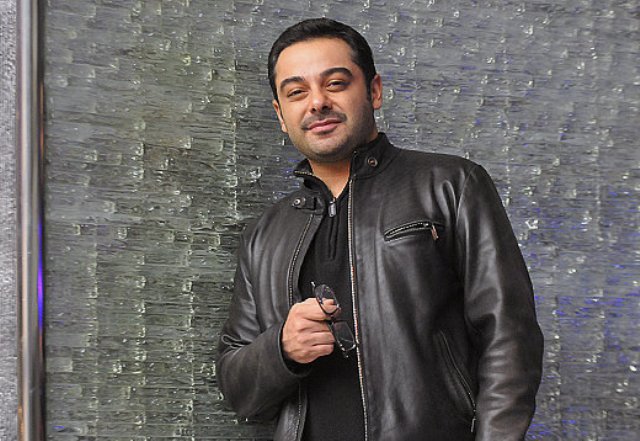 سام قریبیان در باره فرهنگ رانندگی:  همه جاي دنيا رانندگي مي كنم غير از تهران/پياده رو معنايي ندارد بايد بگوييم : سام قریبیان در باره فرهنگ رانندگی:  همه جاي دنيا رانندگي مي كنم غير از تهران/پياده رو معنايي ندارد بايد بگوييم :