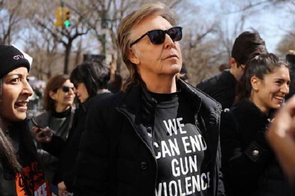 حمایت چهره های مشهور فرهنگی و هنری از کمپین ضد اسلحه/جورج کلونی، اسپیلبرگ، پلمککارتنی حمایت چهره های مشهور فرهنگی و هنری از کمپین ضد اسلحه/جورج کلونی، اسپیلبرگ، پلمککارتنی