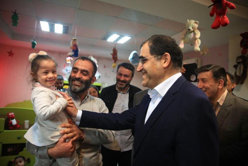 بازدید وزیر بهداشت امروز از یک موسسه خیریه معلولان (+عکس) بازدید وزیر بهداشت امروز از یک موسسه خیریه معلولان (+عکس)