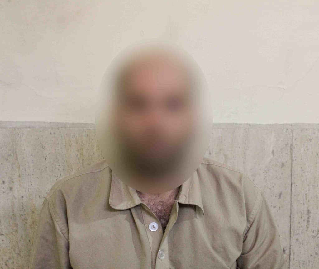 دستگیری کلاهبرداری که با ضرب سکه های برنجی آنها را به جای سکه طلا به مردم می فروخت دستگیری کلاهبرداری که با ضرب سکه های برنجی آنها را به جای سکه طلا به مردم می فروخت