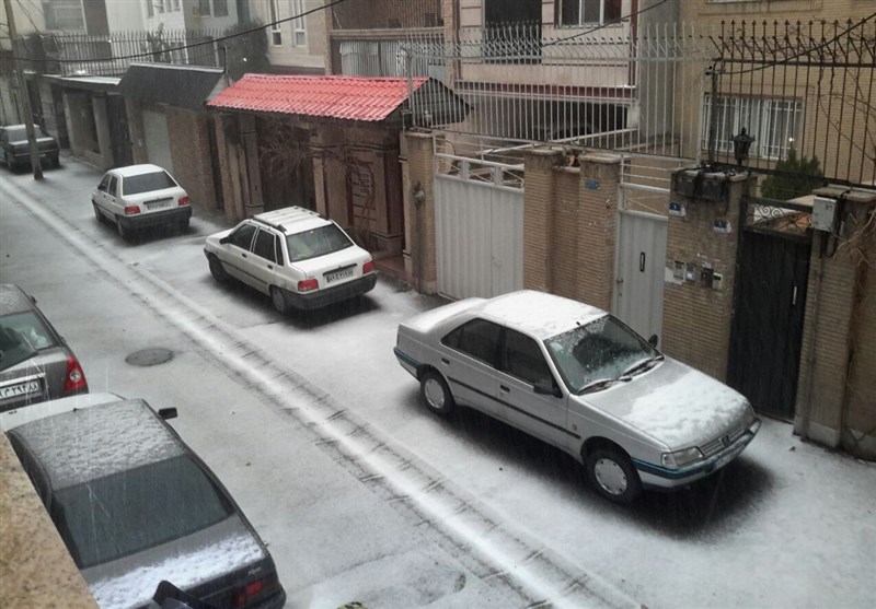 بارش تگرگ در تهران/ افزایش ترافیک در تمامی معابر