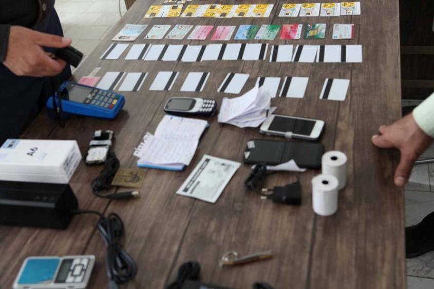 جزییات برداشت ۴۰۰ میلیون تومانی از حسابهای بانکی در پوشش دست فروشی جزییات برداشت ۴۰۰ میلیون تومانی از حسابهای بانکی در پوشش دست فروشی