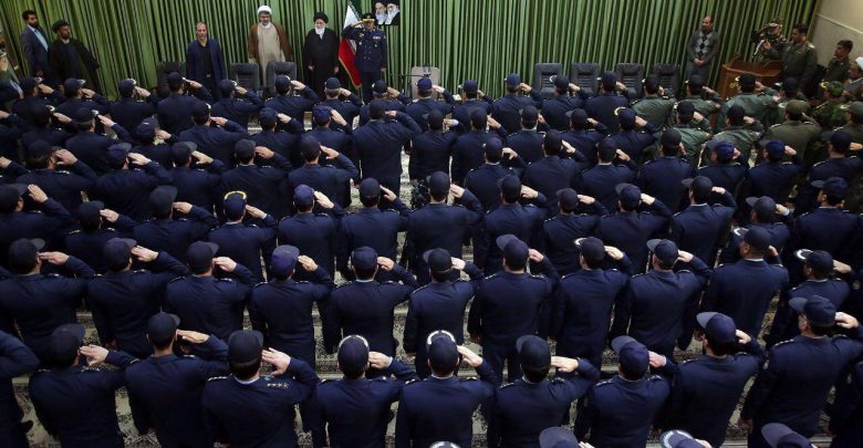 انتقاد زائری از ادای احترام معنی دار همافران به امام جمعه مشهد انتقاد زائری از ادای احترام معنی دار همافران به امام جمعه مشهد