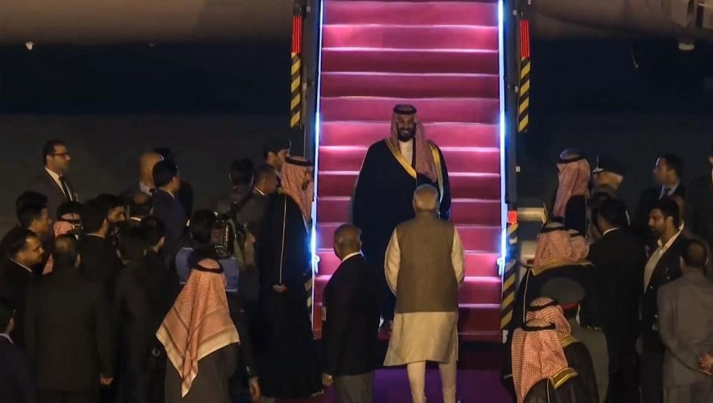 ورود ولیعهد سعودی به هند (عکس) ورود ولیعهد سعودی به هند (عکس)
