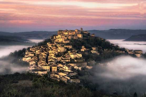 روستایی عجیب و رویایی بر فراز ابرها (+عکس) روستایی عجیب و رویایی بر فراز ابرها (+عکس)