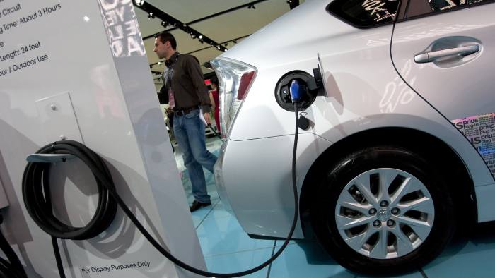 ممنوعیت فروش هیبریدی‌ها در انگلیس تا سال 2040/ نسخه کاربردی تهران در جهت کاهش آلایندگی کدام است؟