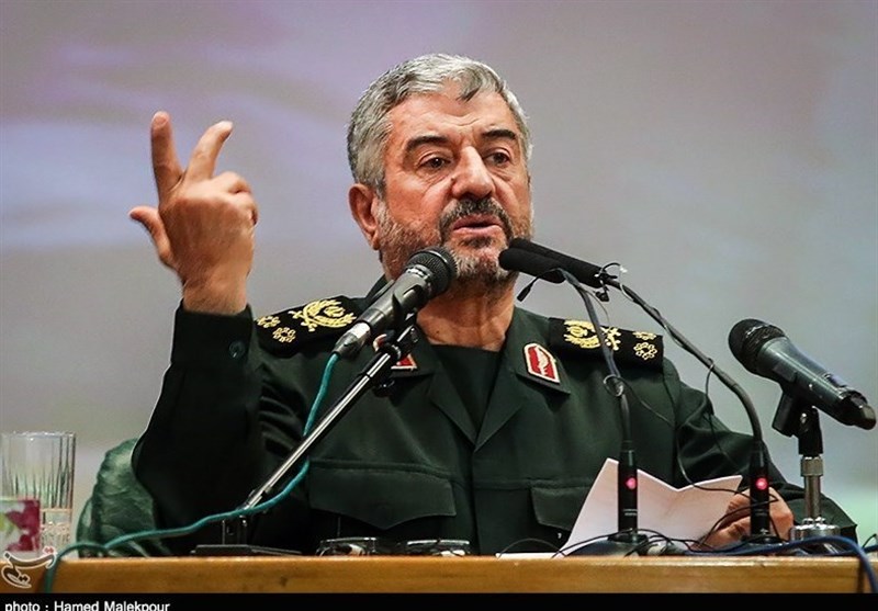 فرمانده سپاه: تعداد قابل توجهی از نویسندگان نامه مذاکره با ترامپ، مامور بودند؛ نمی‌دانیم به این‌ها دیوانه بگوییم یا چیز دیگر / رهبر کره شمالی، انقلابی بود، اما انقلاب کمونیستی نه اسلامی؛ آخر سر هم سازش کرد؛ ما دستور سازش نداریم / توان افزایش برد موشک‌ها را داریم، ولی فعلا سیاست‌مان نیست 