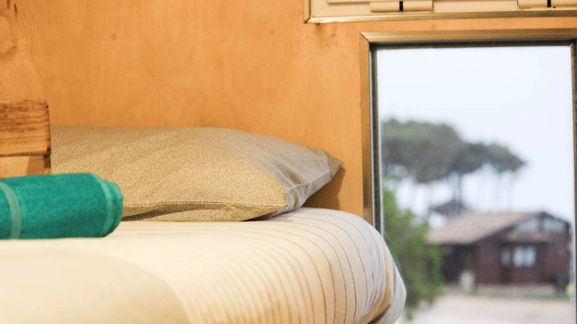 این بنز یک هتل دو طبقه لوکس است