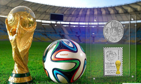 رونمایی از سکه‌های یادبود جام جهانی 2018 و ضرب اولین تمبرینه طلا و نقره در دنیا (+عکس)