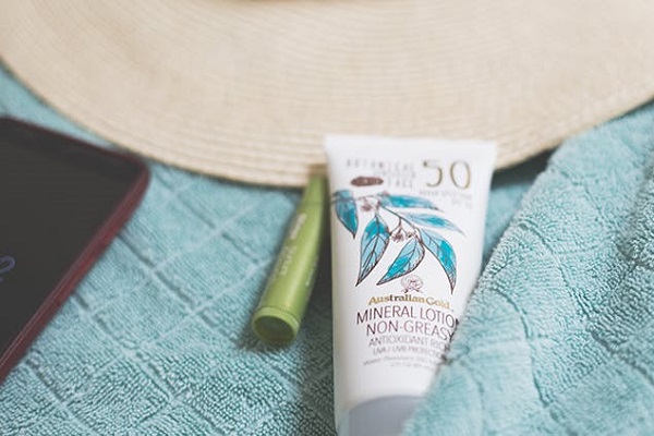 7 چیزی که نباید هرگز در حمام نگهداری کنید 7 چیزی که نباید هرگز در حمام نگهداری کنید