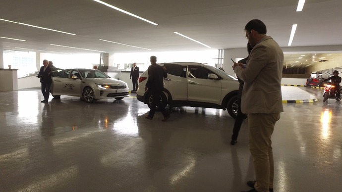 کدام عقل سلیمی خودروهای سال 95 را احتکار میکند؟ / ناوگان تاکسیهای اختصاصی مجموعه را محموله آقازادهها معرفی کردند کدام عقل سلیمی خودروهای سال 95 را احتکار میکند؟ / ناوگان تاکسیهای اختصاصی مجموعه را محموله آقازادهها معرفی کردند