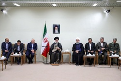 تأکید مقام معظم رهبری بر توانایی‌های کشور برای عبور از مشکلات/ لزوم کار و تلاش شبانه‌روزی مسئولان
