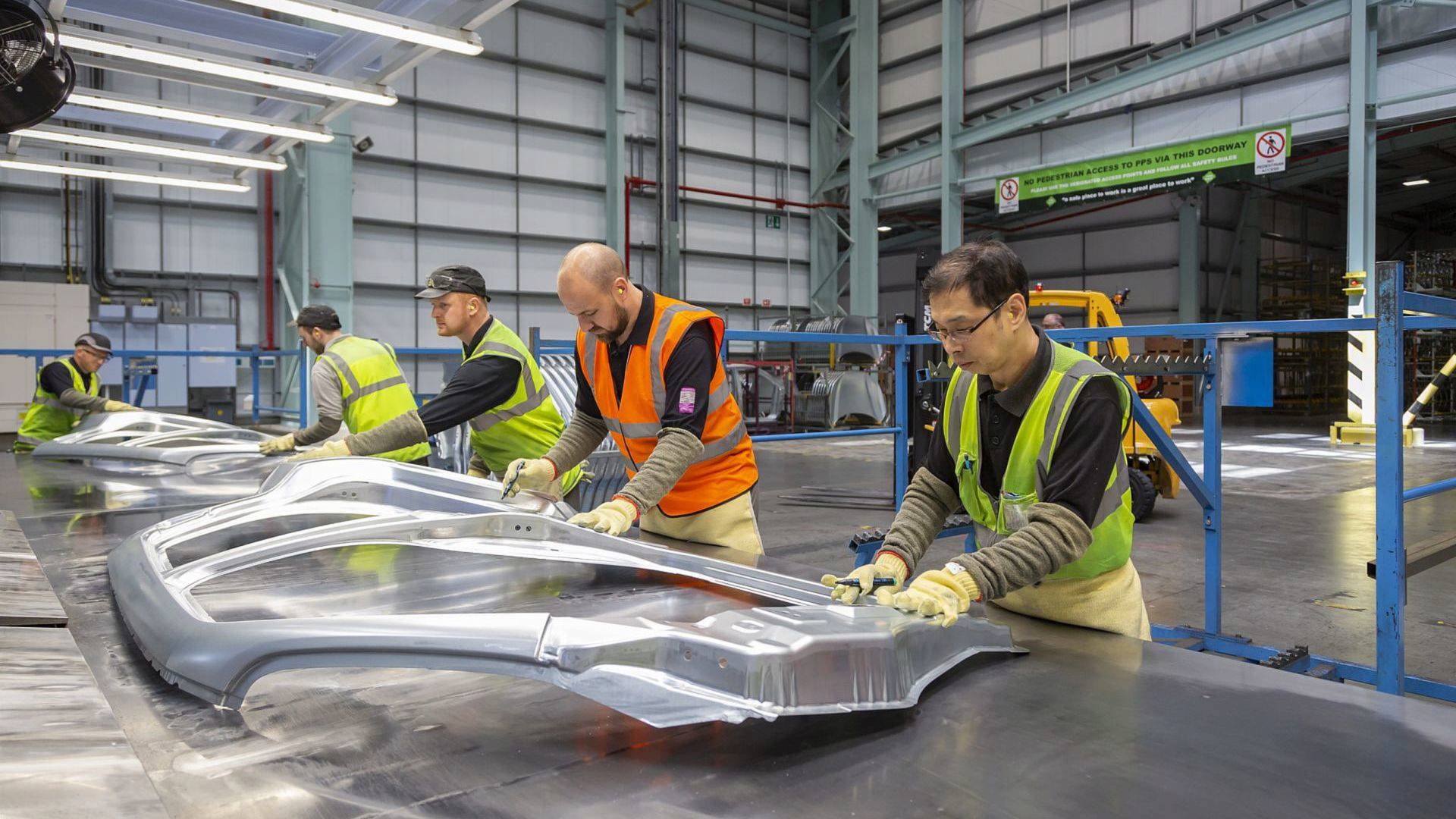 ورود نیسان جوک به باشگاه میلیونیها (گزارش تصویری) ورود نیسان جوک به باشگاه میلیونیها (گزارش تصویری)