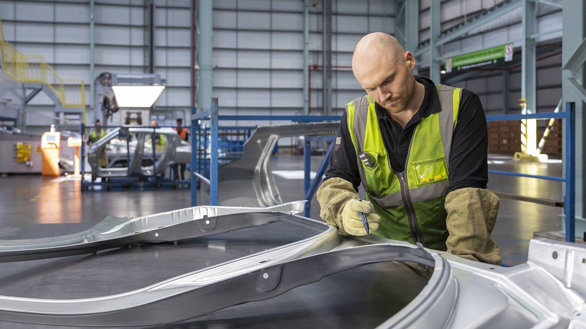 ورود نیسان جوک به باشگاه میلیونیها (گزارش تصویری) ورود نیسان جوک به باشگاه میلیونیها (گزارش تصویری)