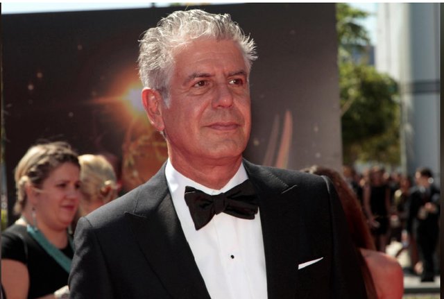 چرا مجری معروف خودکشی کرد؟ چرا مجری معروف خودکشی کرد؟