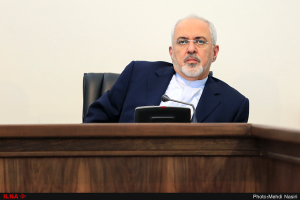 تذکر ظریف به محافظانش و عذرخواهی از خبرنگاران