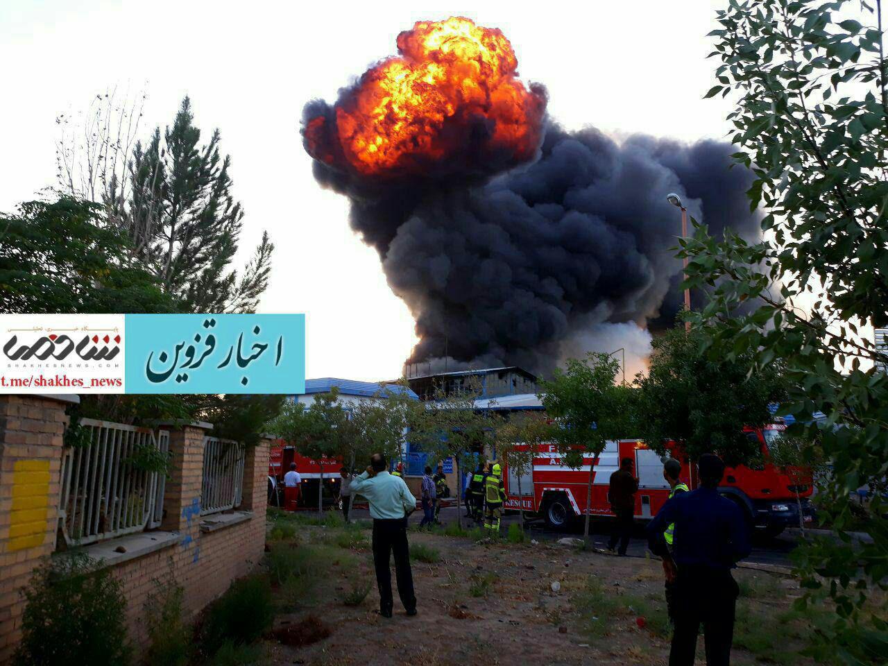 آتش سوزی یک واحد صنعتی در قزوین (+عکس) آتش سوزی یک واحد صنعتی در قزوین (+عکس)