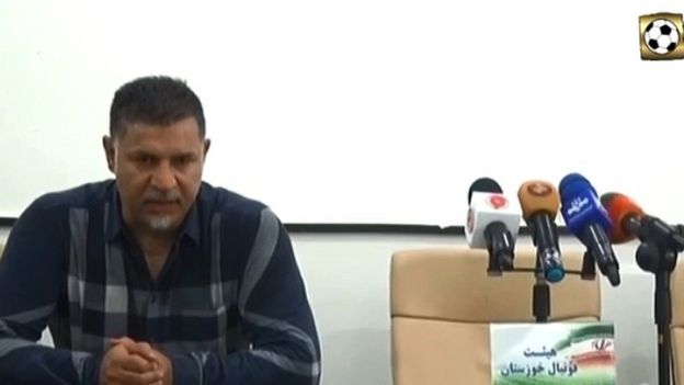 حرکت عجیب علی دایی در کنفرانس خبری (+عکس) حرکت عجیب علی دایی در کنفرانس خبری (+عکس)