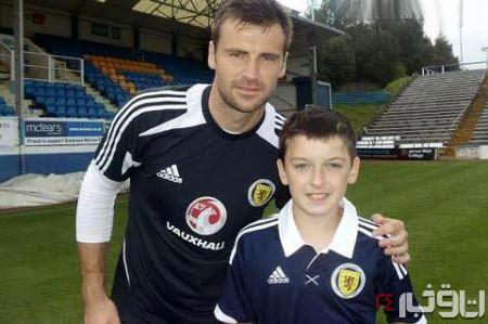 40 عمل جراحی روی پسر 10 ساله (+عکس)